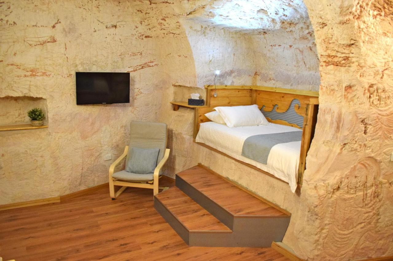 Dug Out B&B Coober Pedy Extérieur photo